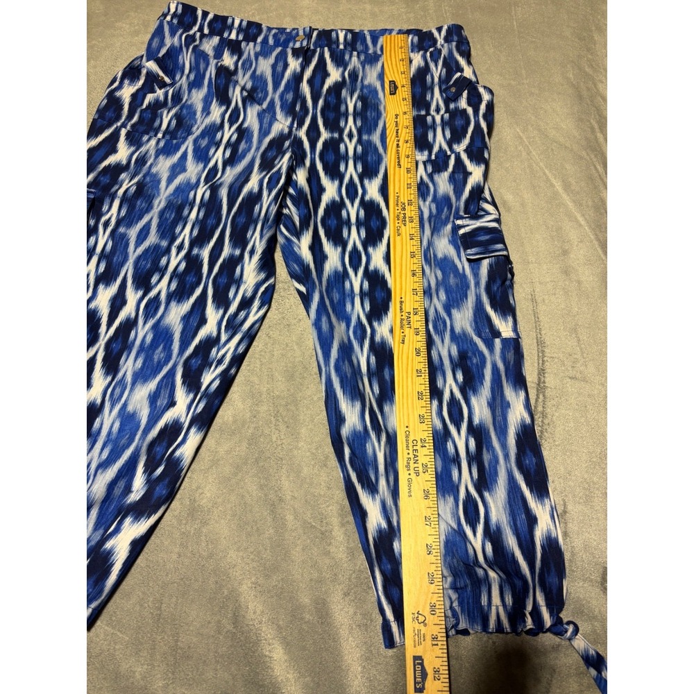 Chicos Zenergy Womens Size 2 (US L) Blue White Ikat Cargo Pants 570232199 Wear - Picture 3 of 14